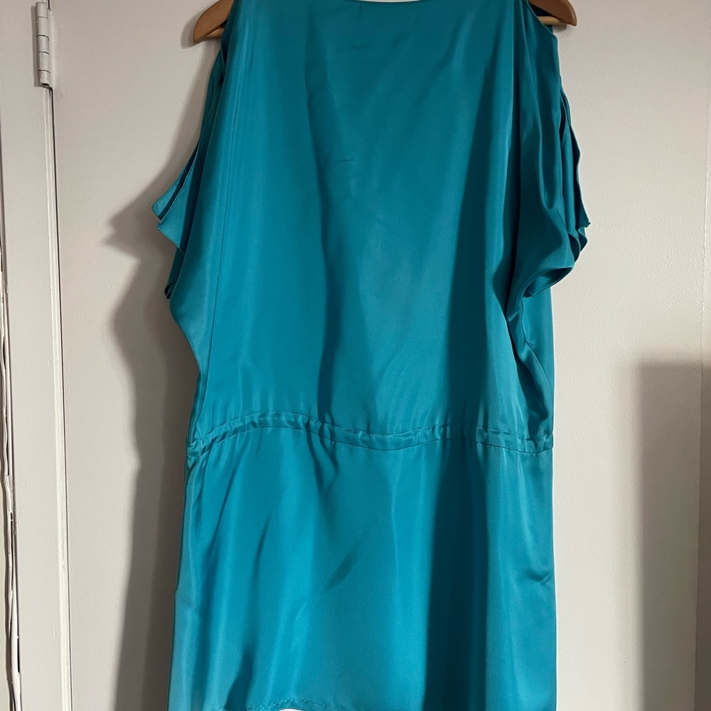 Alice + Olivia Teal Top with Yellow Brand Tag